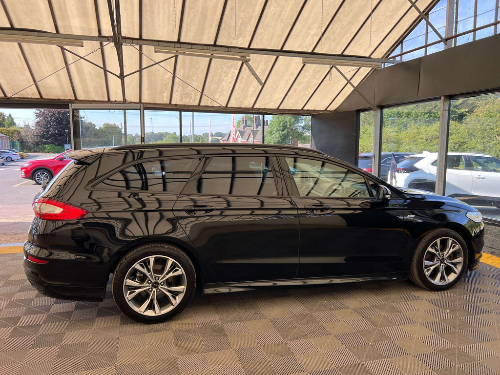 Ford Mondeo Estate Black #5