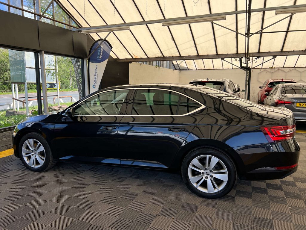 Skoda Superb Hatchback Black #4