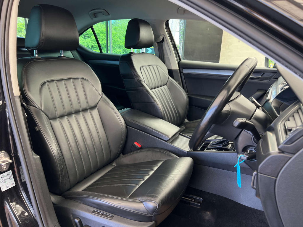 Skoda Superb Hatchback Black #6