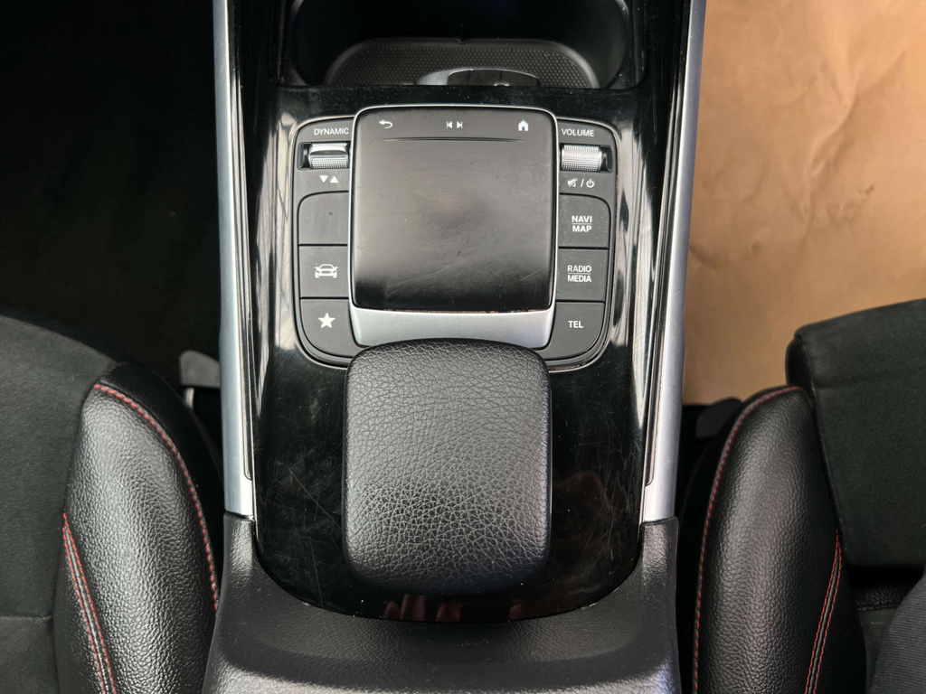 Mercedes-Benz GLB Class Glb 200 Amg Line Premium Red #15