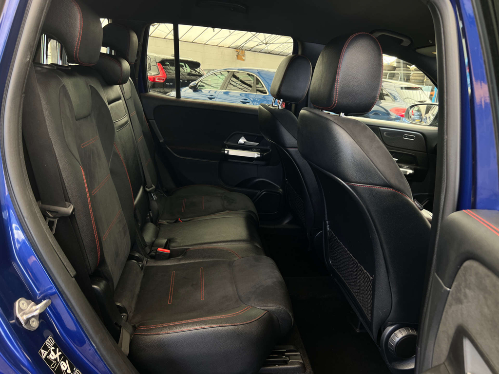 Mercedes-Benz GLB Class Glb 200 Amg Line Premium Red #16