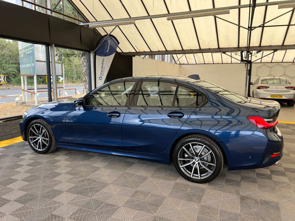 BMW 3 Series Saloon Blue #4