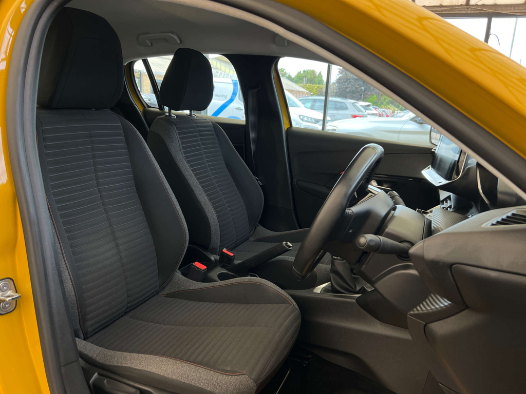 Peugeot 208 Puretech Allure Premium Ss Black #5