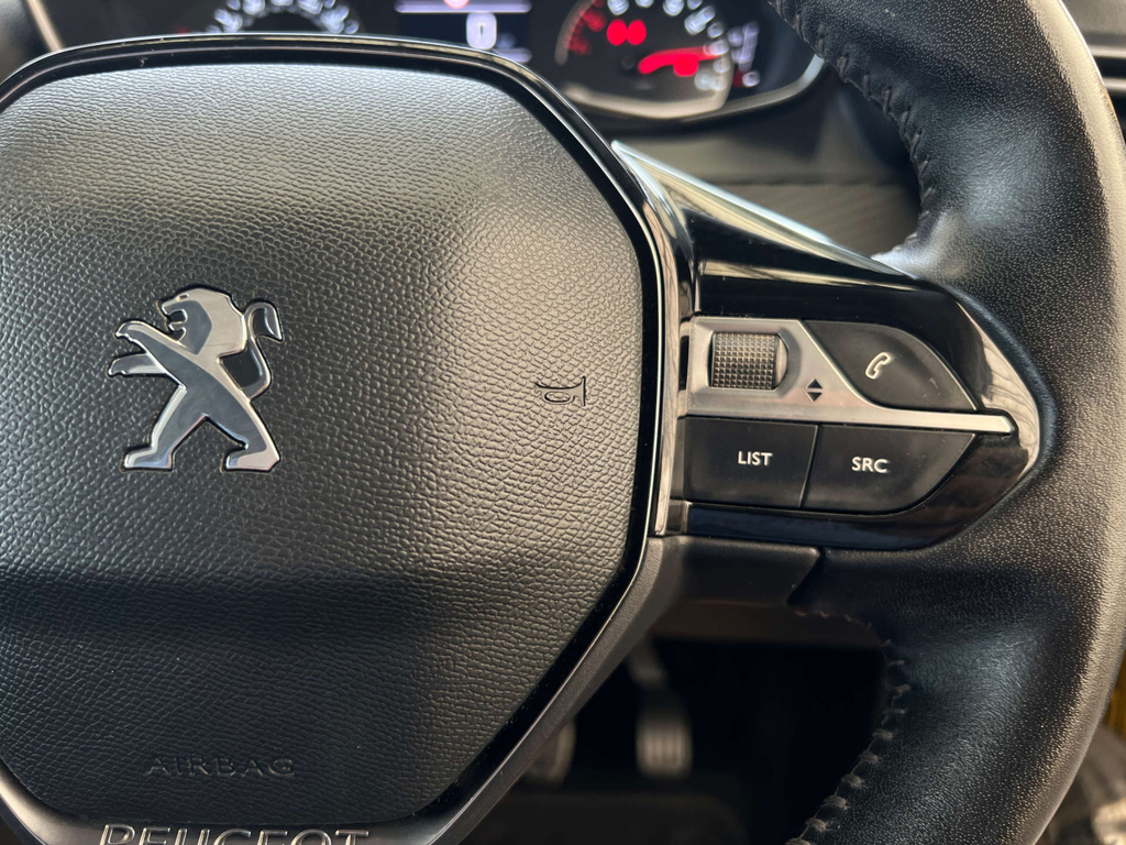 Peugeot 208 Puretech Allure Premium Ss Black #8