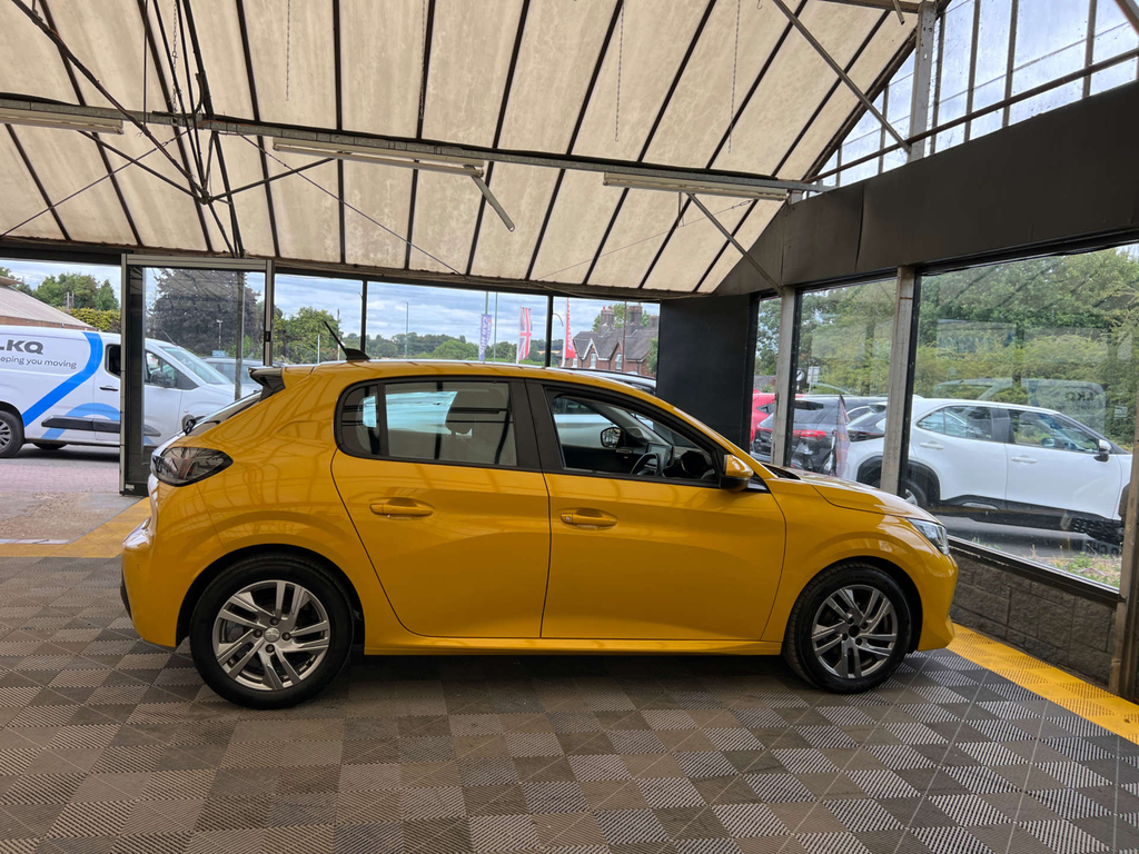Peugeot 208 Puretech Allure Premium Ss Black #4