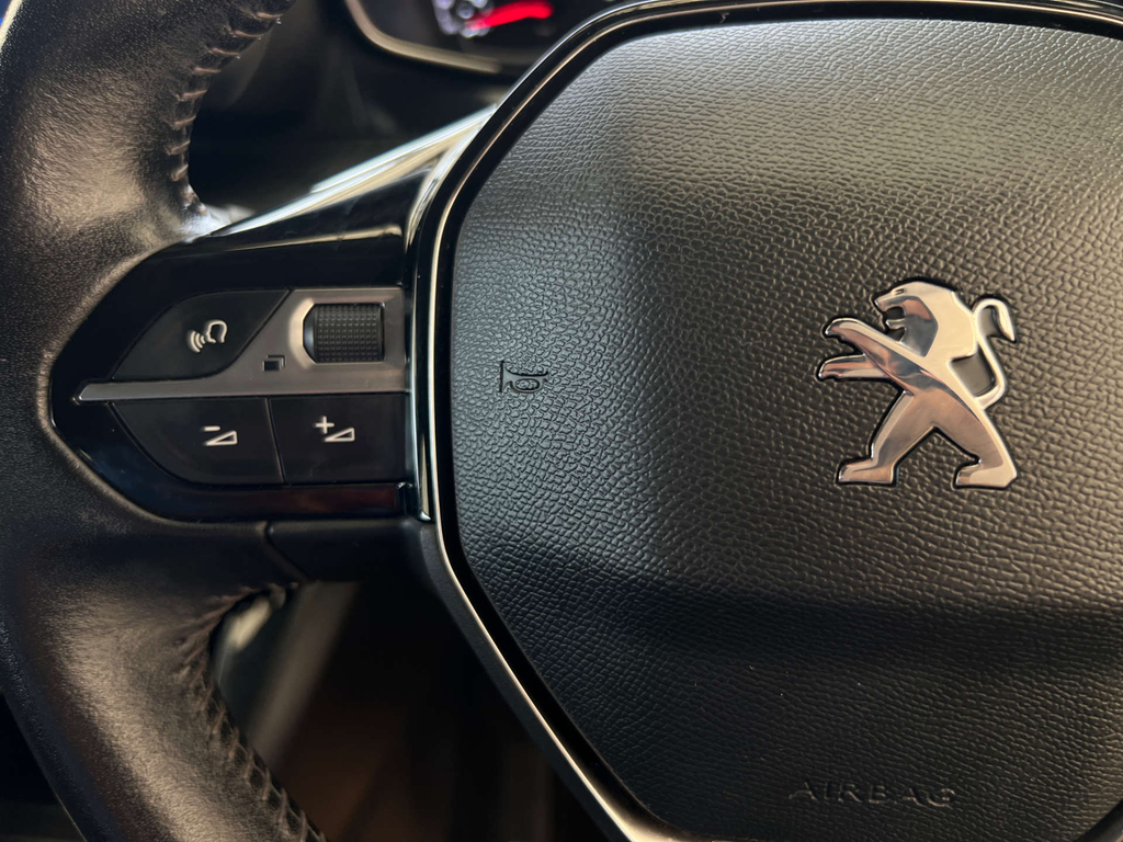 Peugeot 208 Puretech Allure Premium Ss Black #7