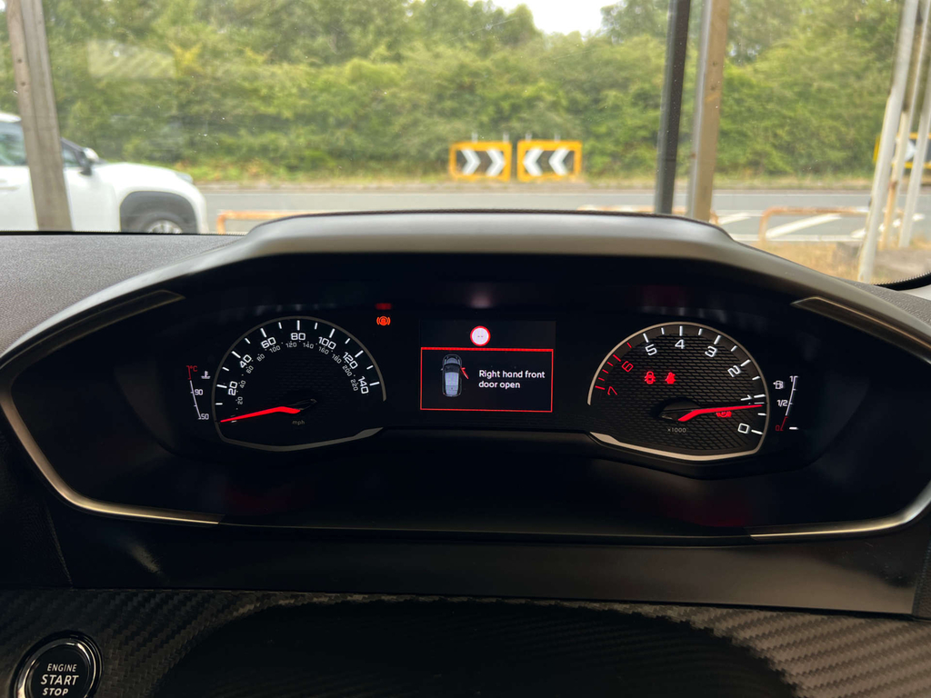 Peugeot 208 Puretech Allure Premium Ss Black #6