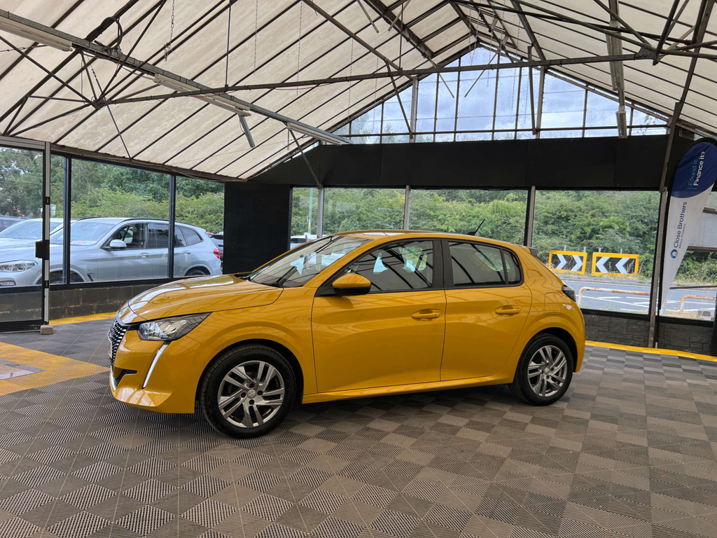 Peugeot 208 Puretech Allure Premium Ss Black #2