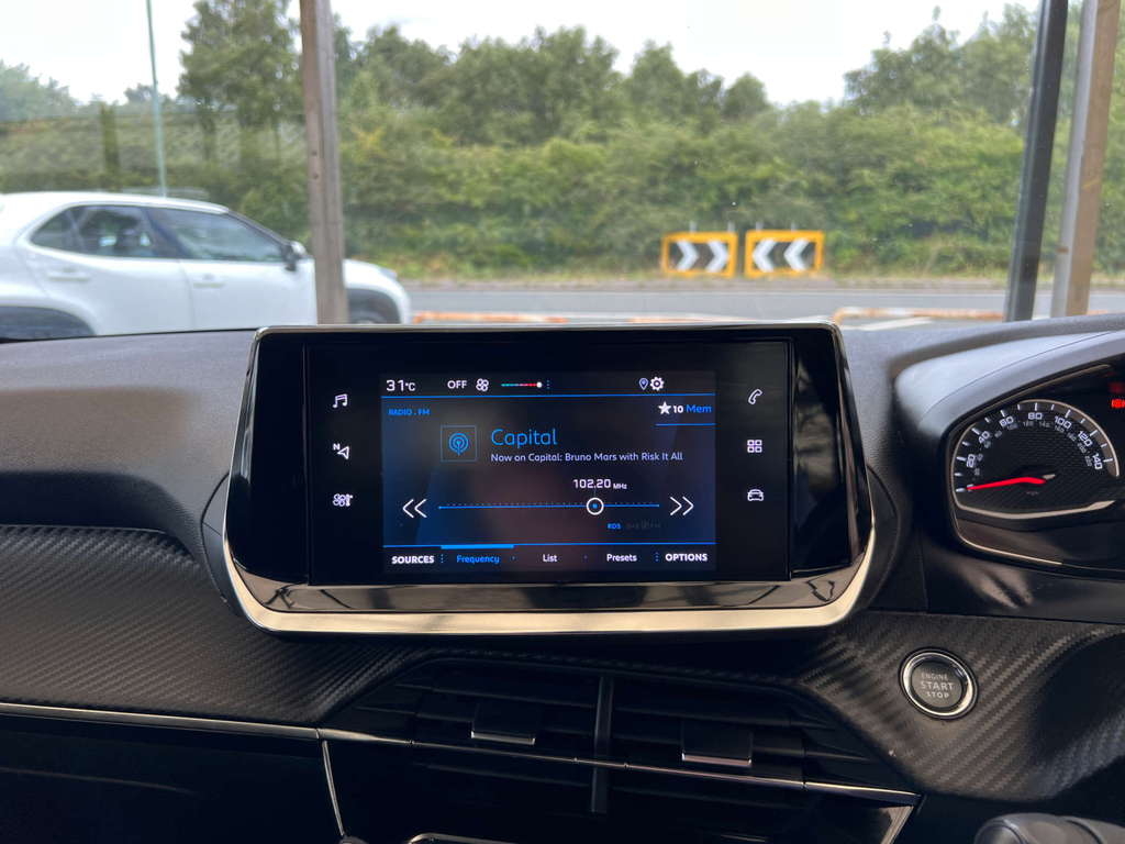 Peugeot 208 Puretech Allure Premium Ss Black #10