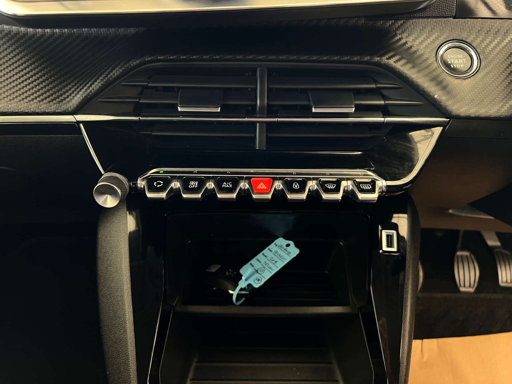 Peugeot 208 Puretech Allure Premium Ss Black #12