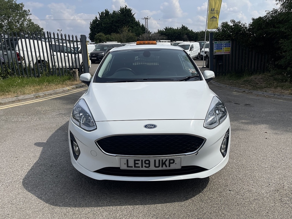 Ford Fiesta 1.5 Tdci Euro 6 Ss LE19UKP White #2