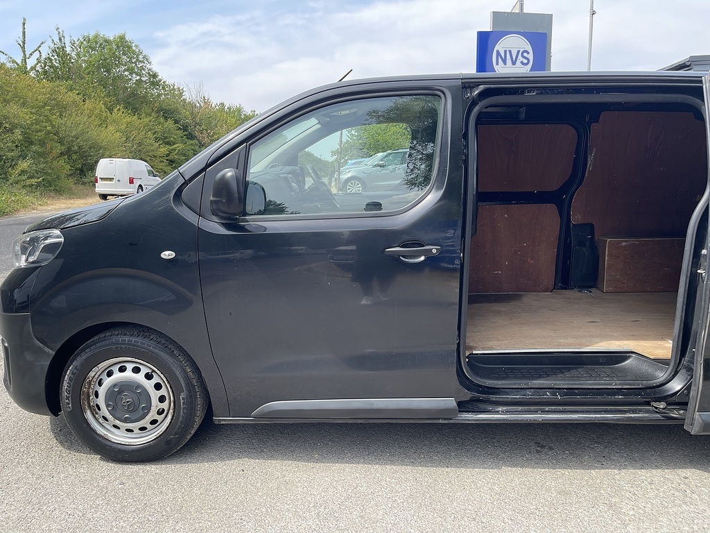Toyota PROACE Panel Van 2.0D Long Panel Van Lwb Euro 6 Ss 6Dr Red #12