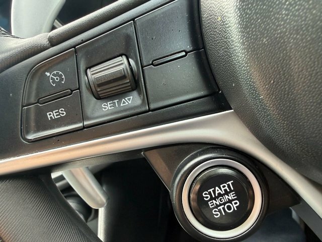 Alfa Romeo Giulia 2.0 Tb Veloce 5 Seat Family Sports Saloon A Red #16