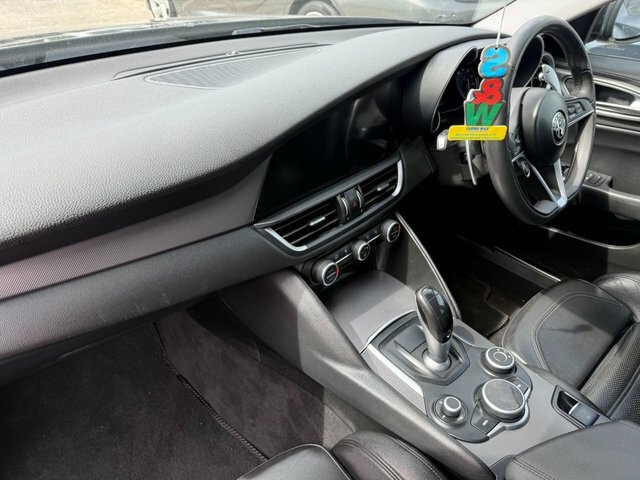 Alfa Romeo Giulia 2.0 Tb Veloce 5 Seat Family Sports Saloon A Red #10
