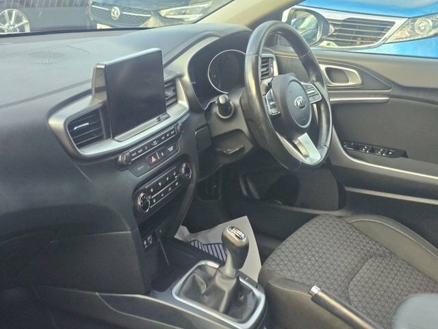 Kia Ceed 1.4 T Gdi Gt Line Lunar Edition Hatchback Petr #9