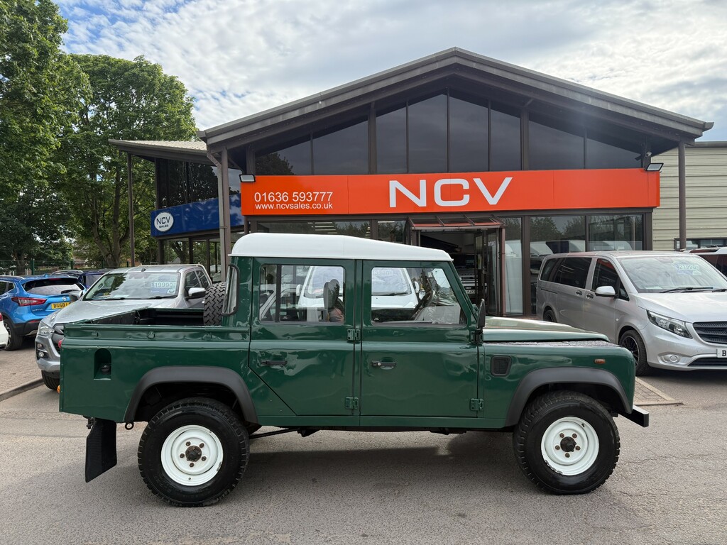Land Rover Defender 110 Pickup Green #2