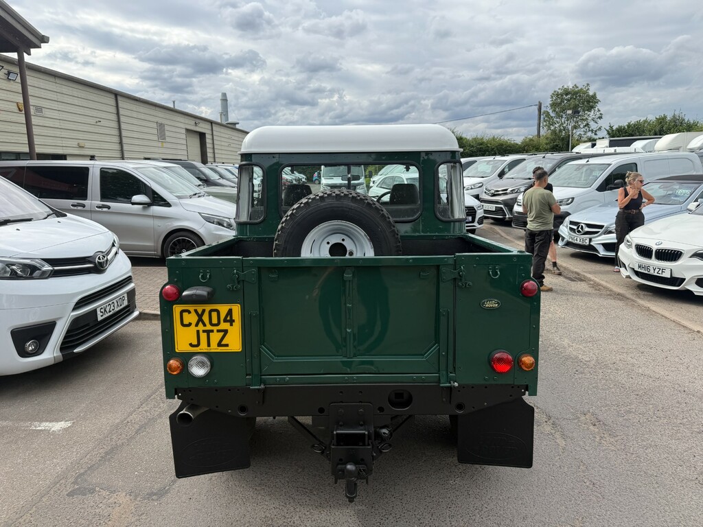 Land Rover Defender 110 Pickup Green #4