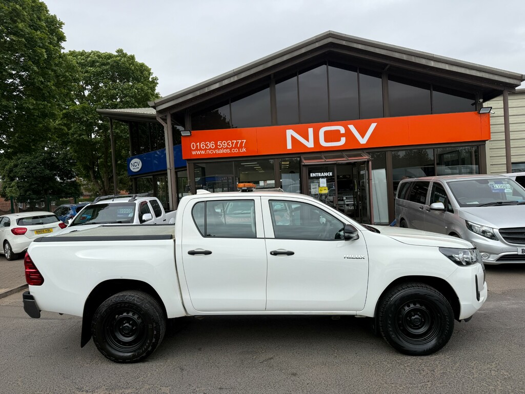 Toyota HILUX Active Double Cab 4Wd D-4d Dcb Roller Top White #2