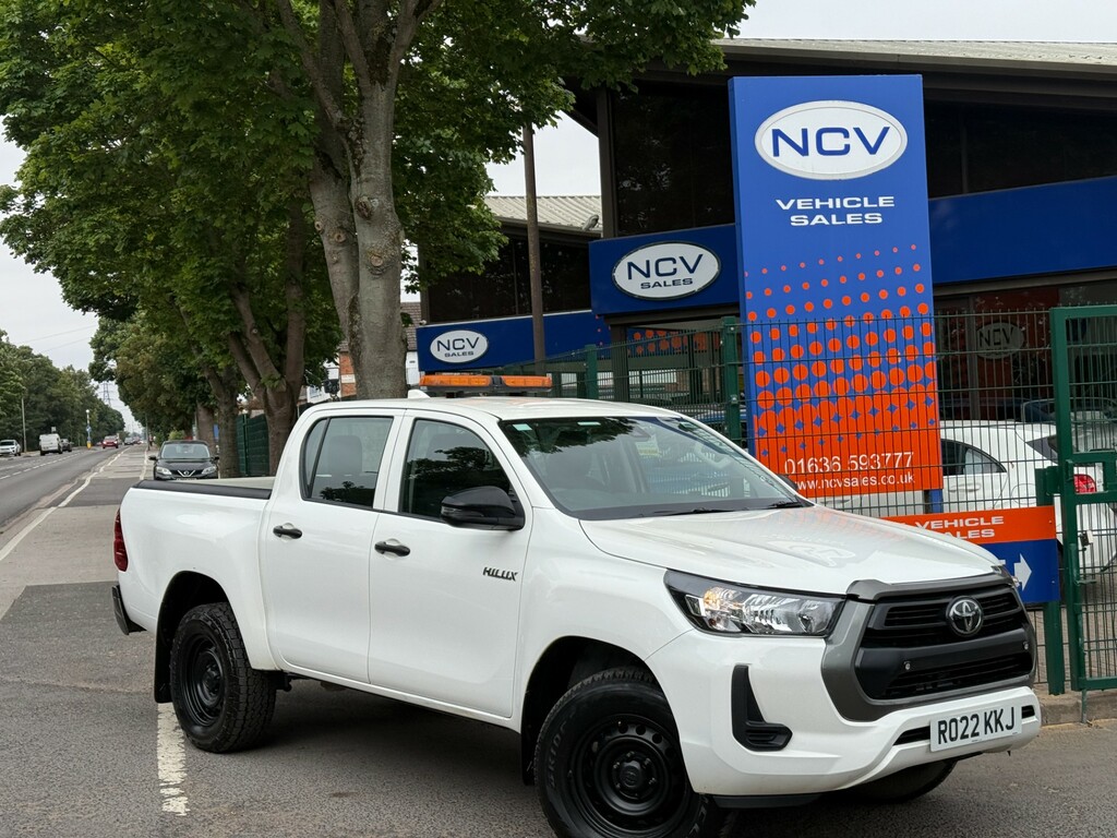 Toyota HILUX Active Double Cab 4Wd D-4d Dcb Roller Top White