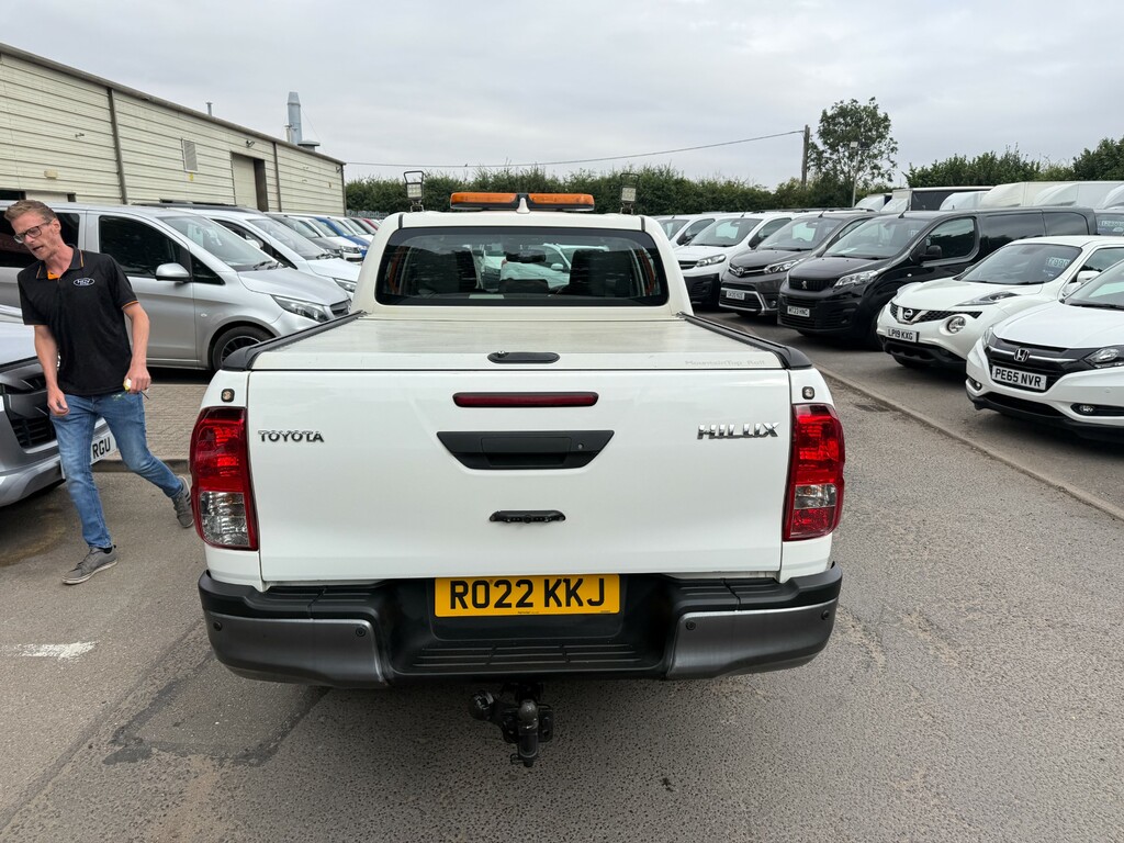 Toyota HILUX Active Double Cab 4Wd D-4d Dcb Roller Top White #4