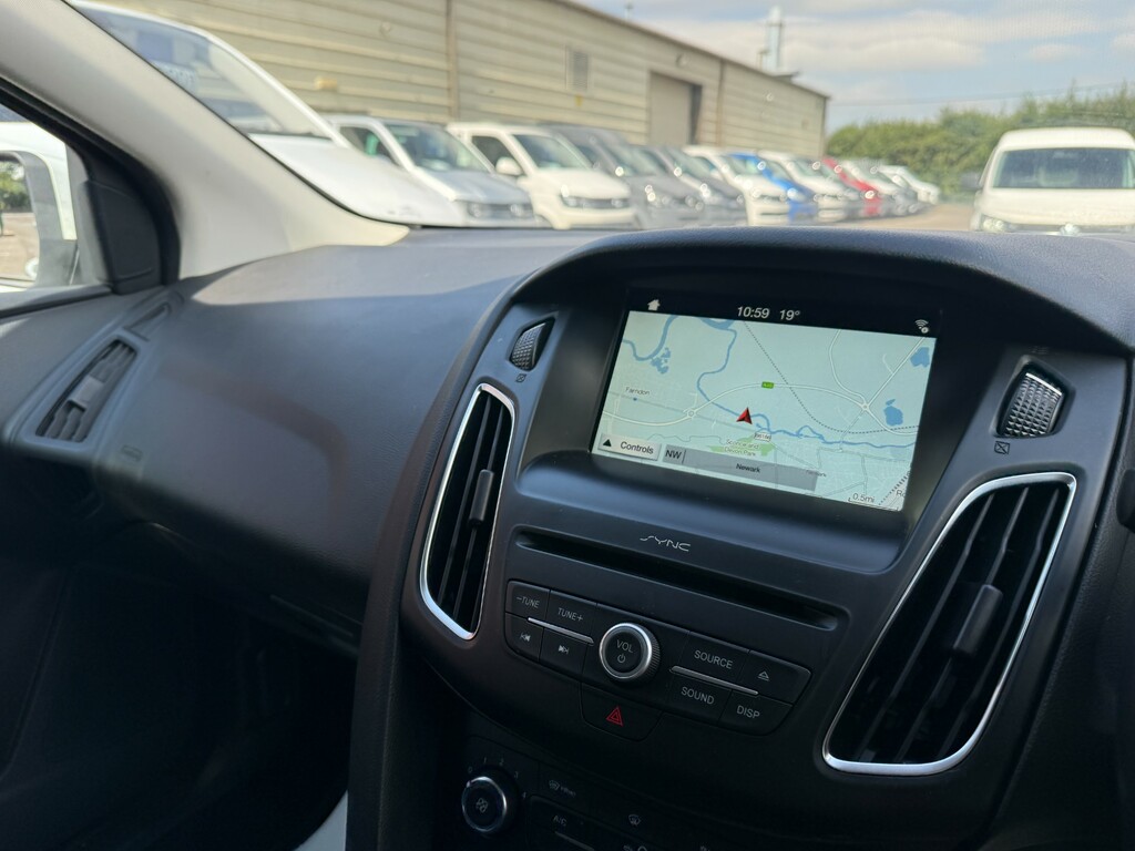 Ford Focus Zetec Edition Tdci Estate White #6