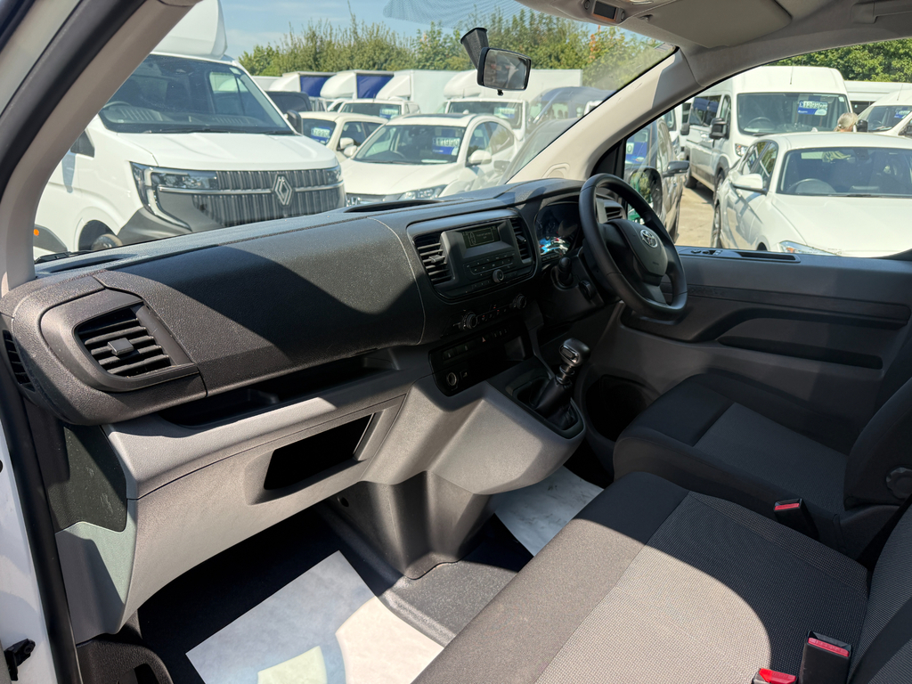 Toyota Proace Verso Combi White #10