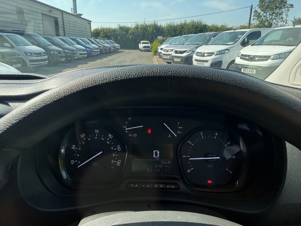 Vauxhall Vivaro Diesel White #16