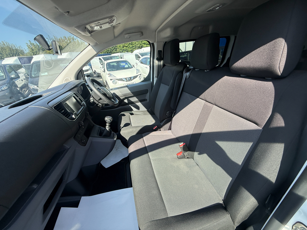 Vauxhall Vivaro Diesel White #8