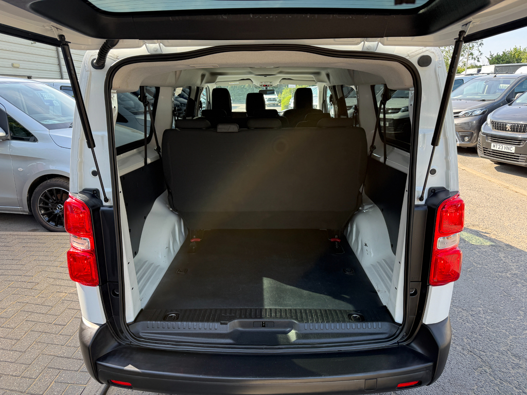 Vauxhall Vivaro Diesel White #6