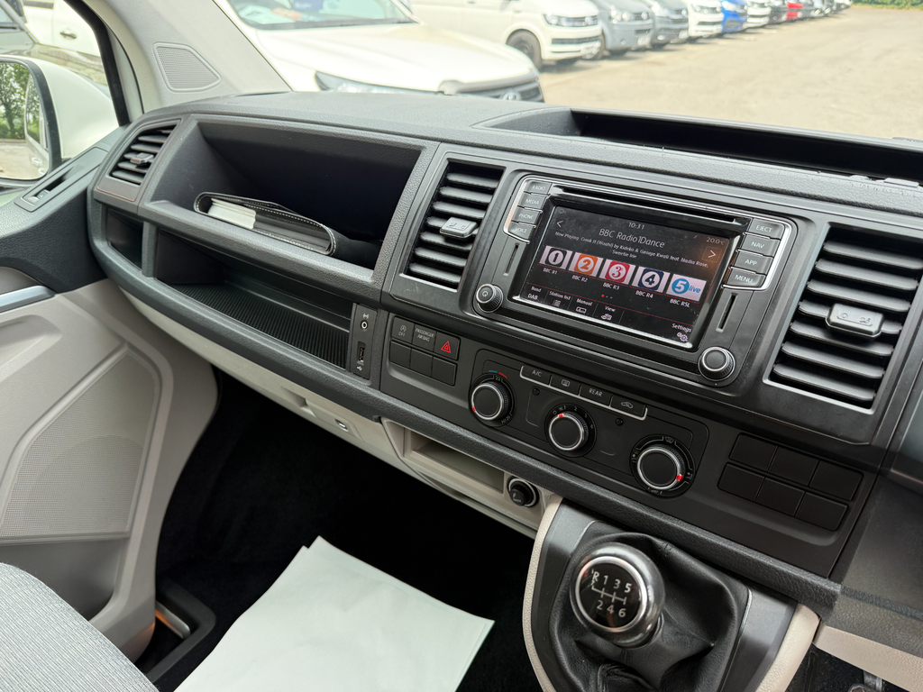 Volkswagen Transporter Shuttle 2L Se Grey #10