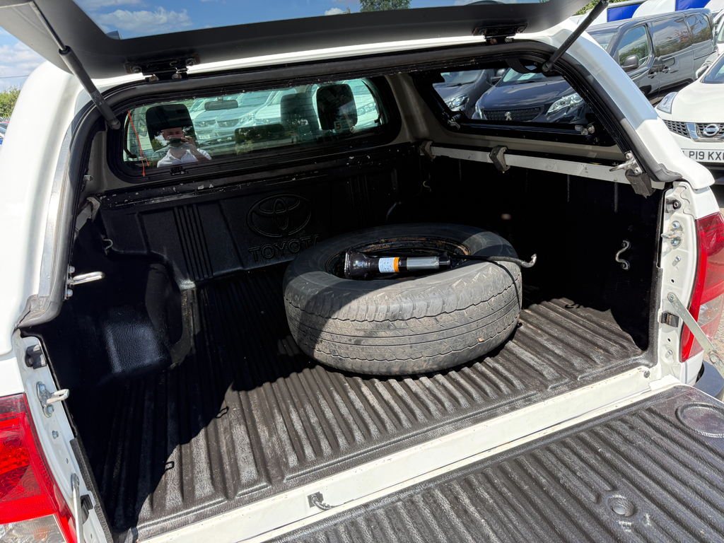 Toyota HILUX Active Dcab Pick Up 2.4 D-4d Grey #6