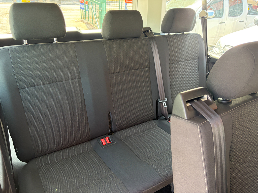 Volkswagen Transporter Shuttle 2016 2.0L T32 Tdi Shuttle Se Bmt 148 Bhp Silver #10