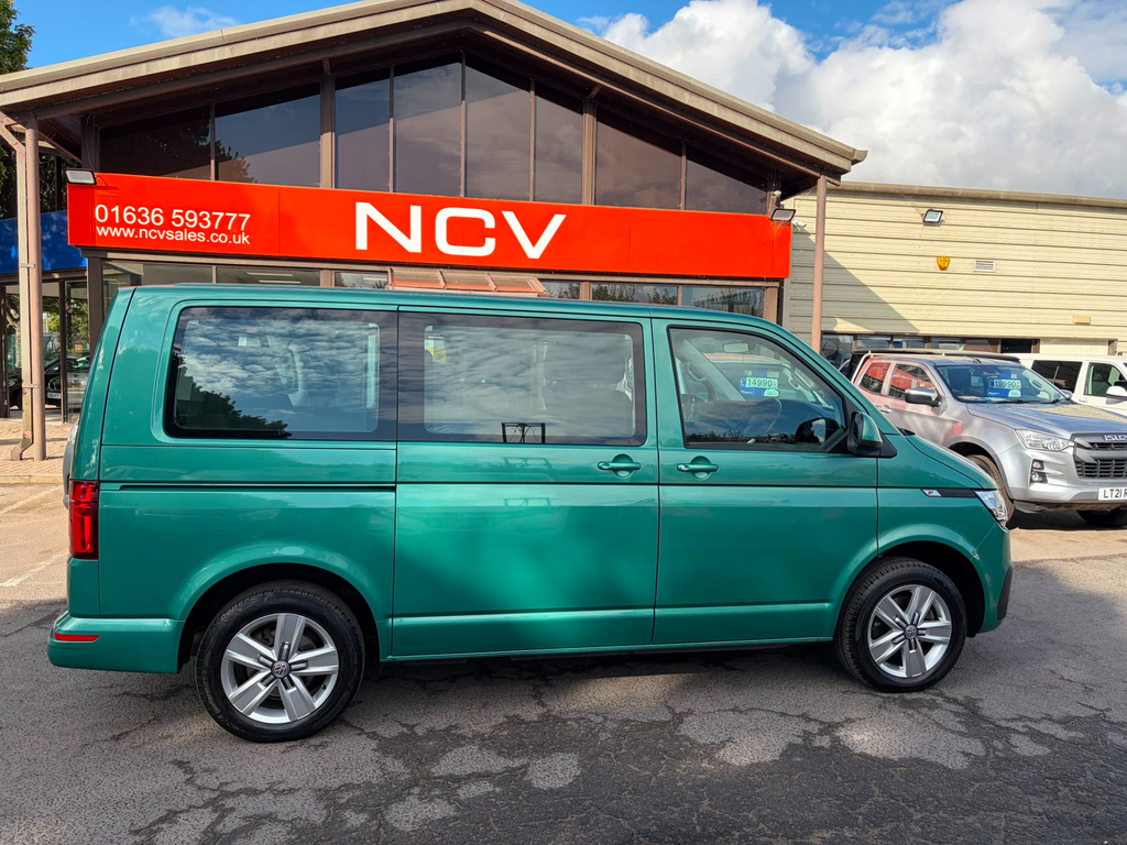 Volkswagen Transporter Shuttle Shuttle Se Tdi Vw T6.1 8 Seater Minibus No Vat Green #2