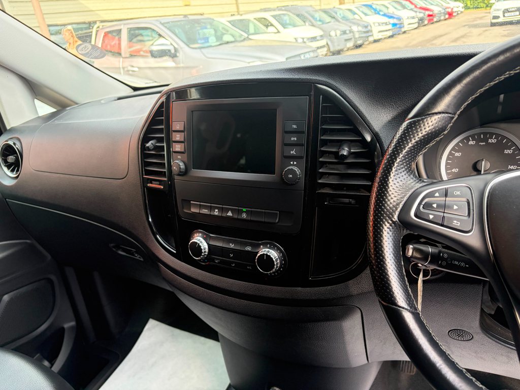 Mercedes-Benz Vito 2L Progressive White #21