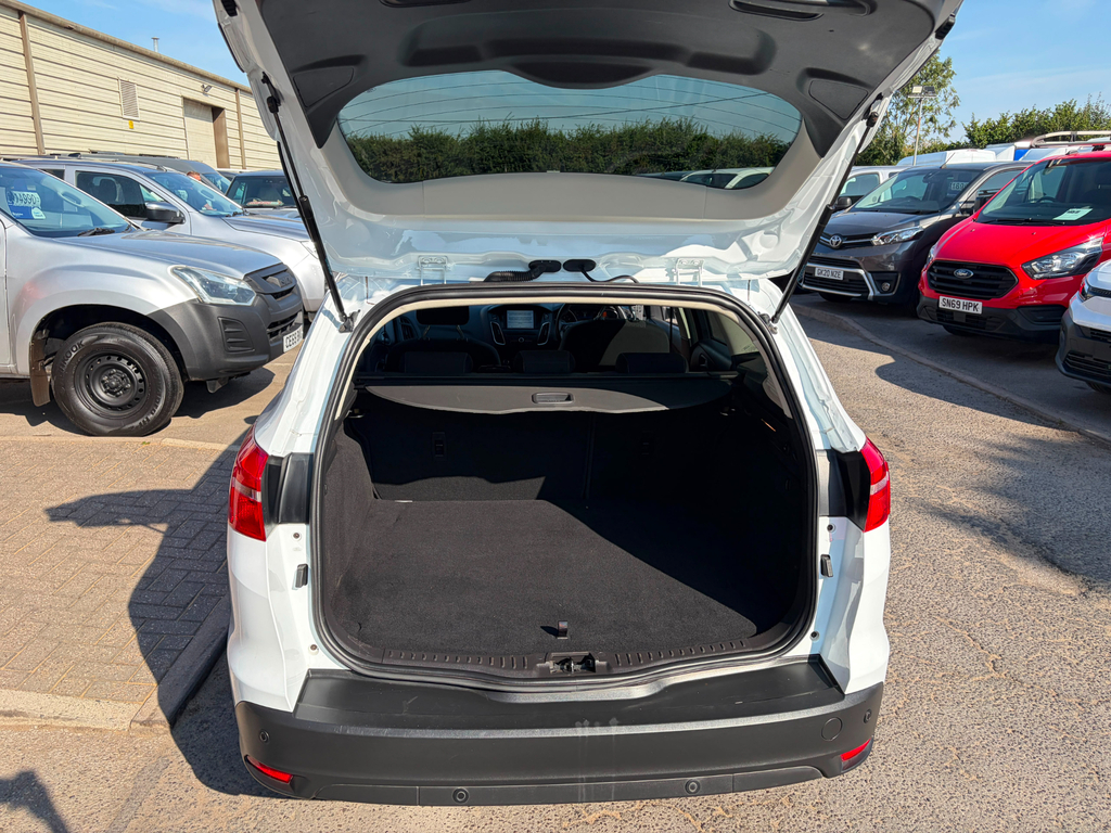 Ford Focus Zetec Edition Tdci Estate White #5