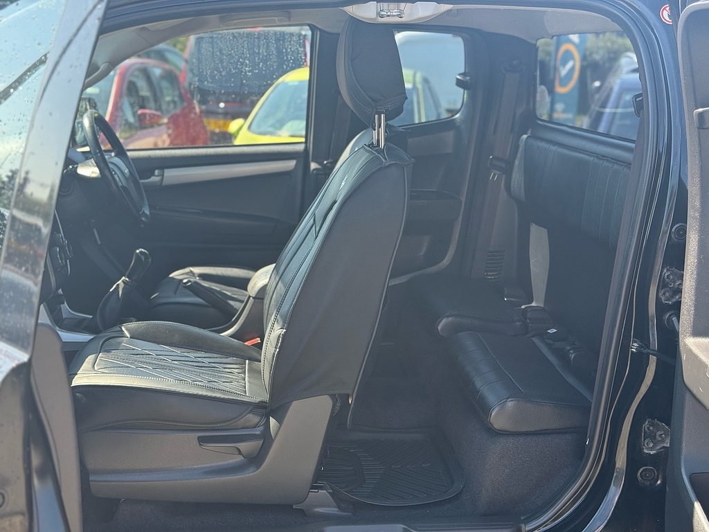 Isuzu D-Max  White #10