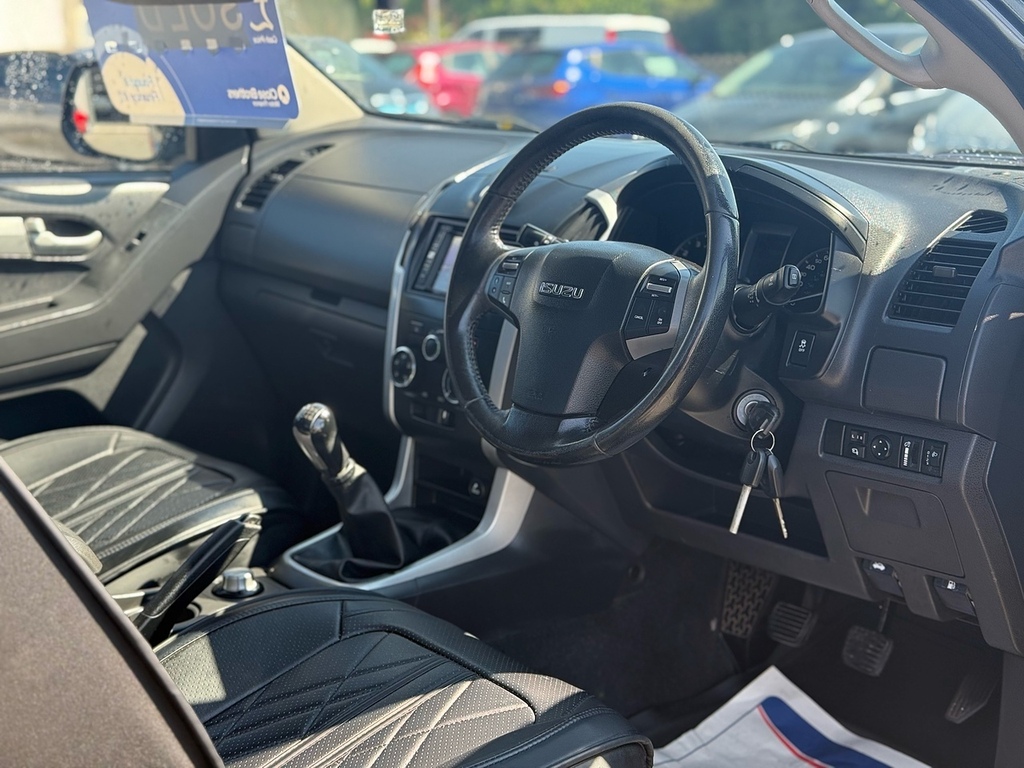Isuzu D-Max  White #9