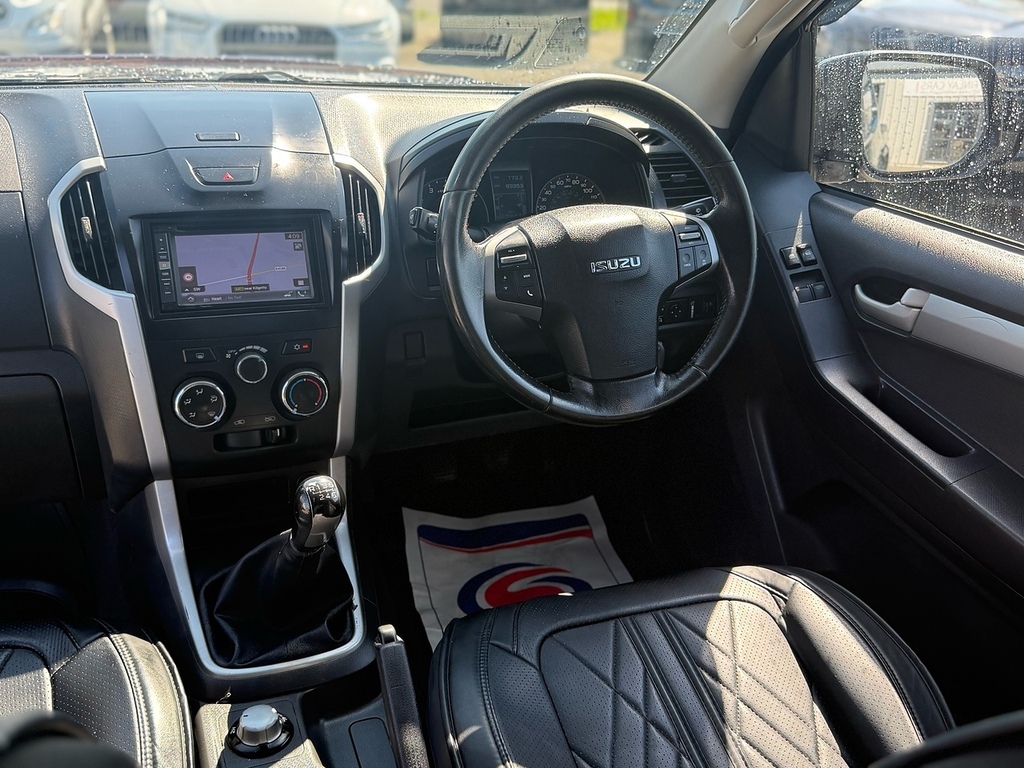 Isuzu D-Max  White #7