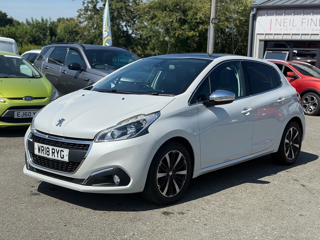 Peugeot 208 Puretech Allure Premium WR18RYG White #3