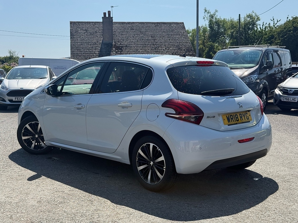 Peugeot 208 Puretech Allure Premium WR18RYG White #5
