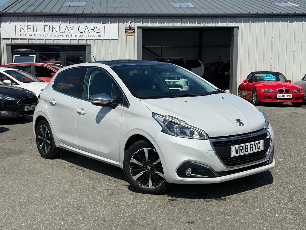 Peugeot 208 Puretech Allure Premium WR18RYG White