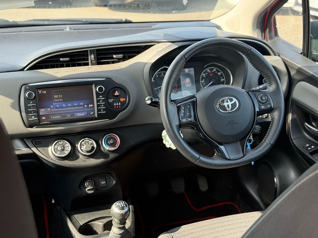 Toyota Yaris Icon Tech Grey #7