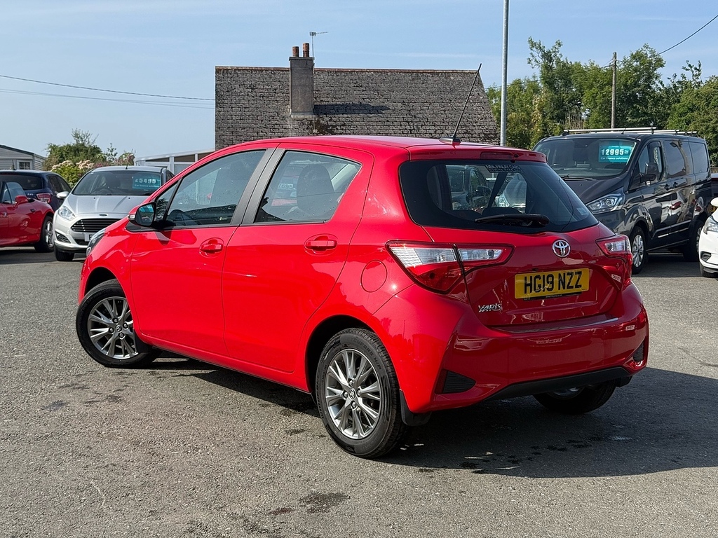 Toyota Yaris Vvt-i Icon Red #5