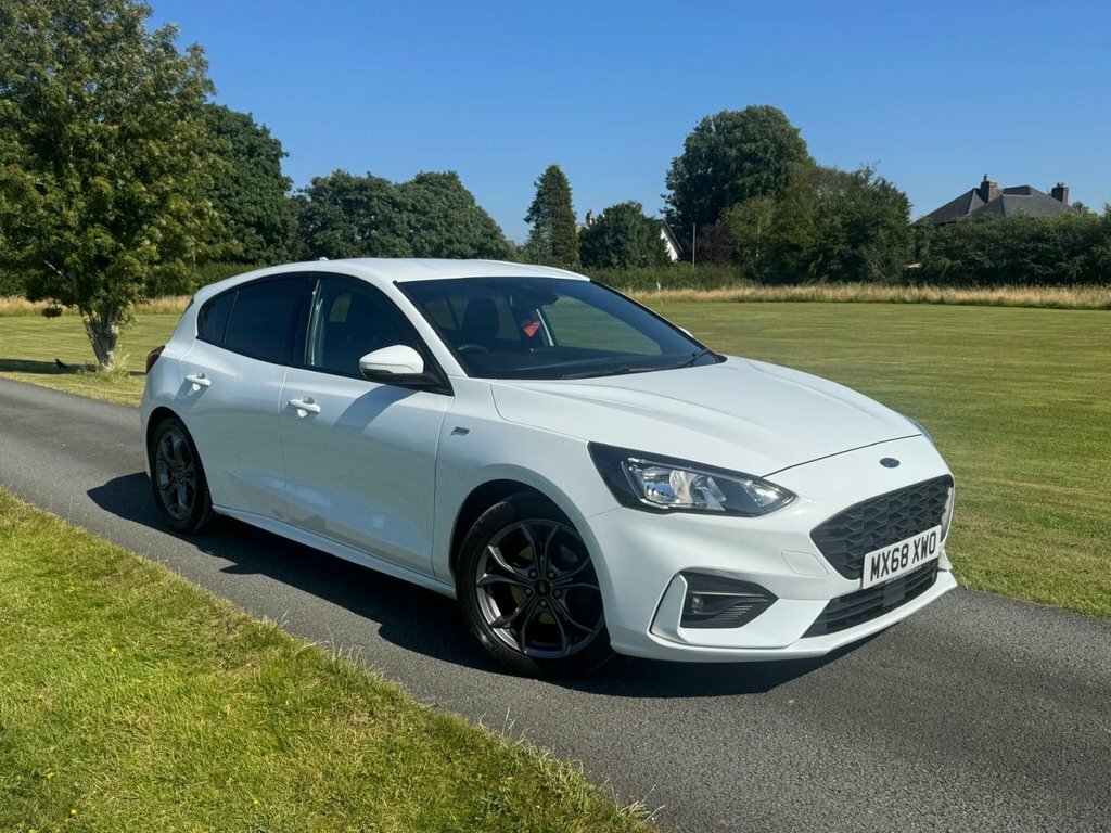Ford Focus 1L St-line White