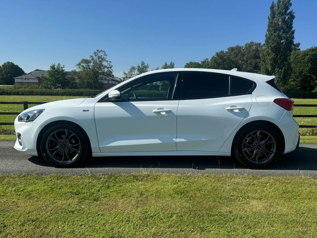 Ford Focus 1L St-line White #6