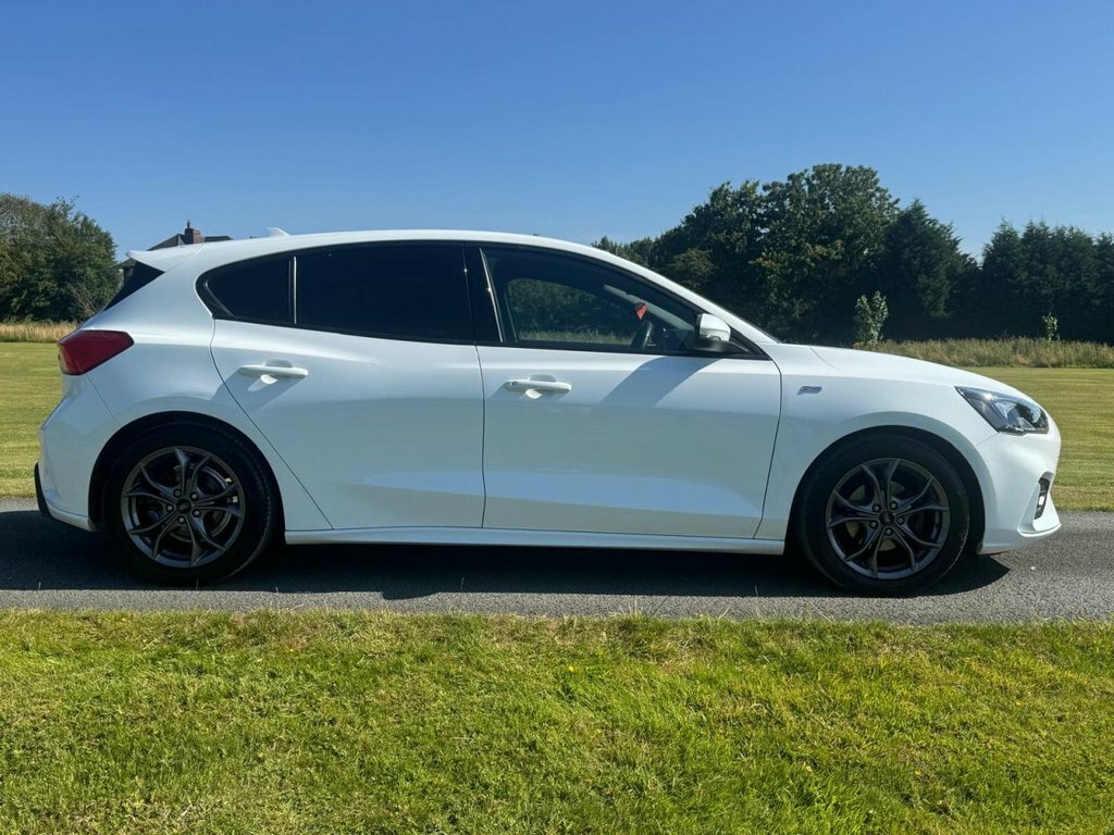 Ford Focus 1L St-line White #2