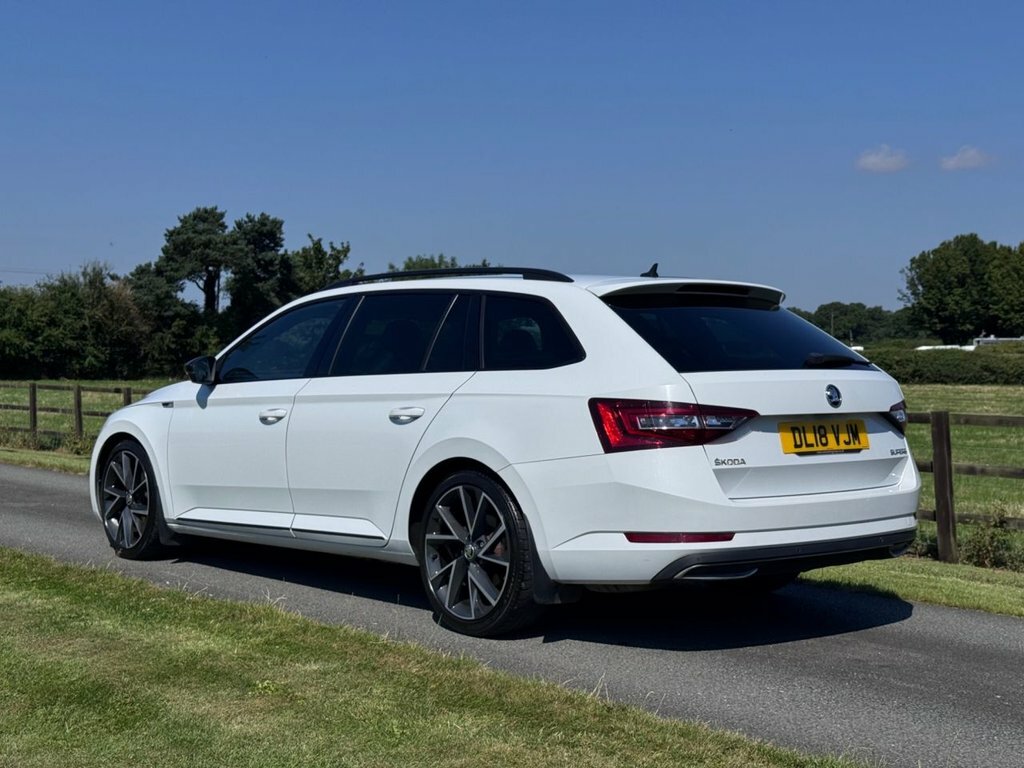 Skoda Superb 1.4L Sportline White #4