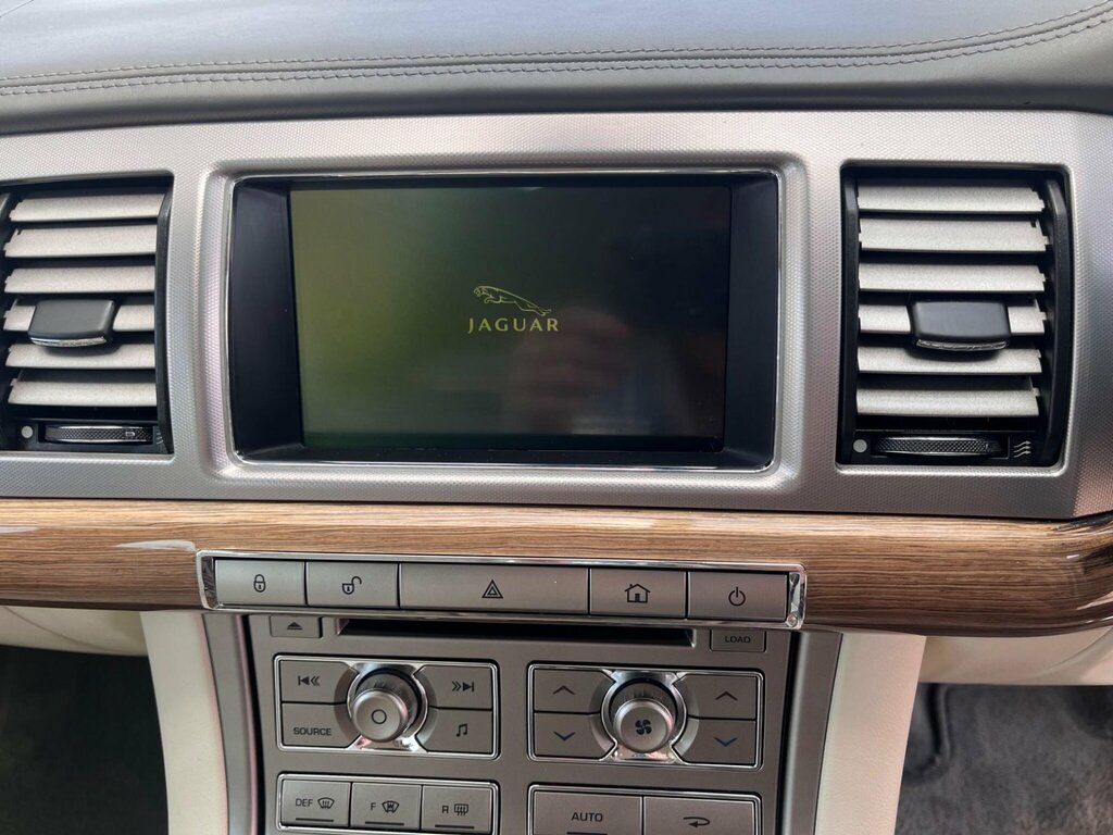 Jaguar XF 3.0D V6 Luxury Saloon Euro 5 240 Silver #21