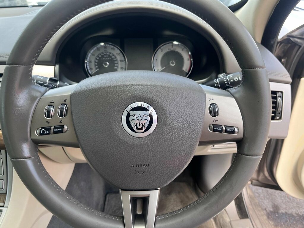 Jaguar XF 3.0D V6 Luxury Saloon Euro 5 240 Silver #24