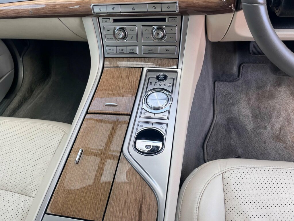 Jaguar XF 3.0D V6 Luxury Saloon Euro 5 240 Silver #29